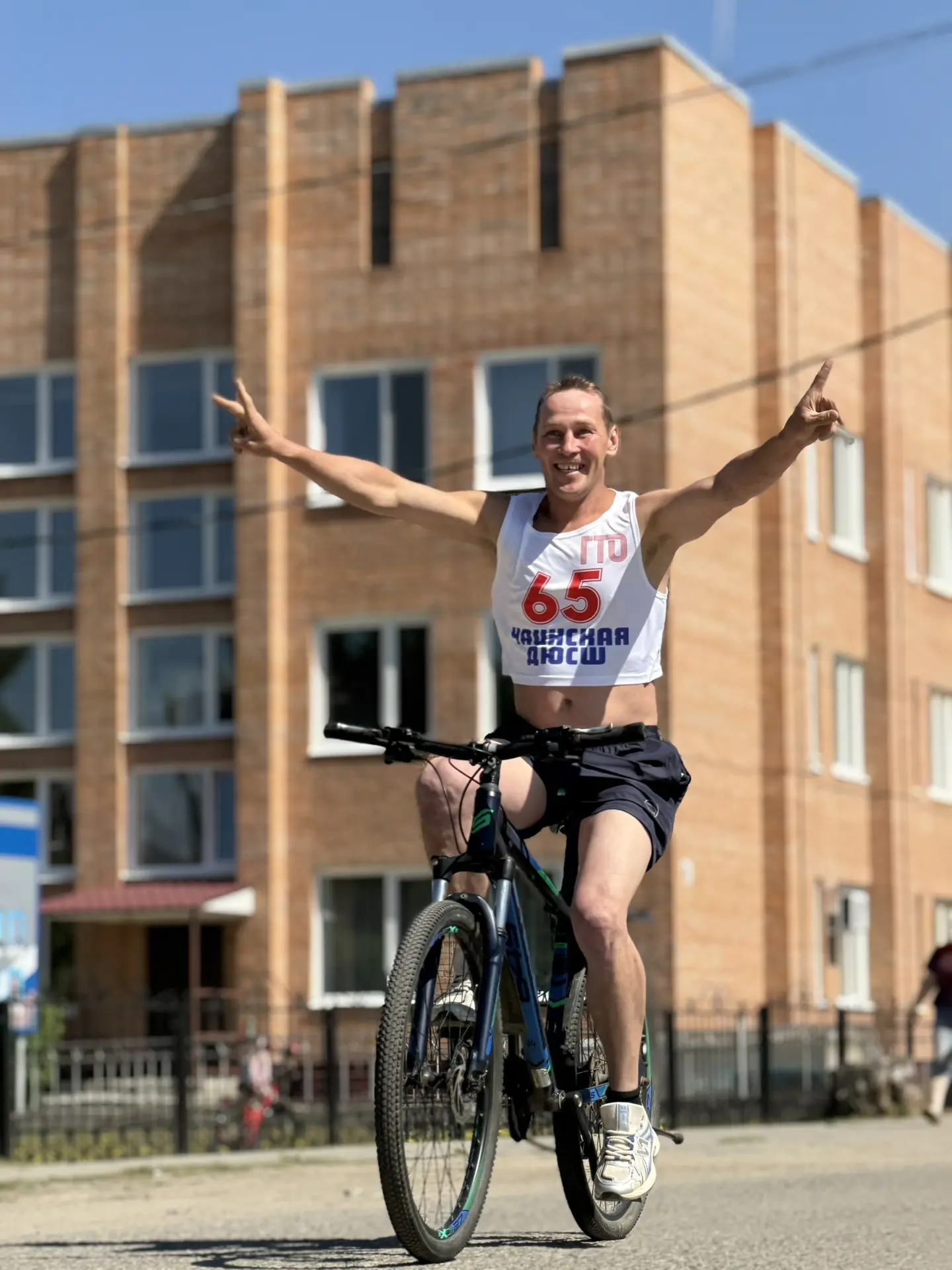 🚴🏼‍♀️ 6 июня в центре села Подгорного прошел Всемирный день велосипедиста. 

💥 Жители района разн