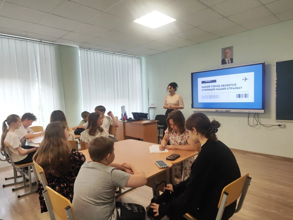 Квиз ко Дню России в 5–7 классах 🇷🇺

Для учеников 5–7 классов прошло интеллектуальное мероприятие,
