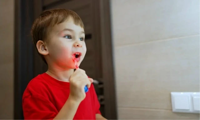Приучаем малыша к гигиене зубов

👶 Чистка зубов с малышом может превращаться в ежедневный стресс. Г