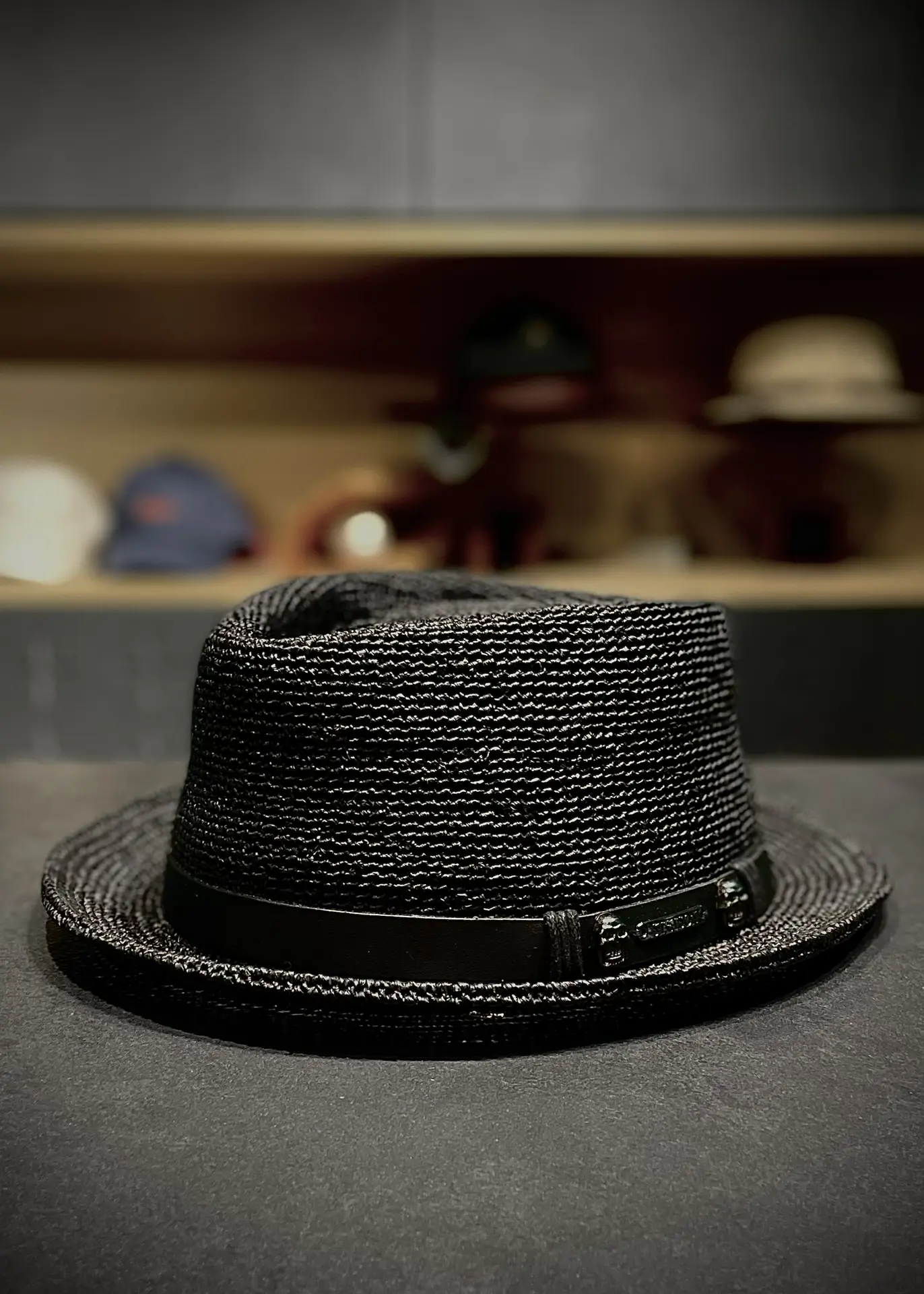 Черный хомбург Diamond Raffia Crochet от Stetson из пальмовой соломы рифия. 
capandcap.ru/2624009

М