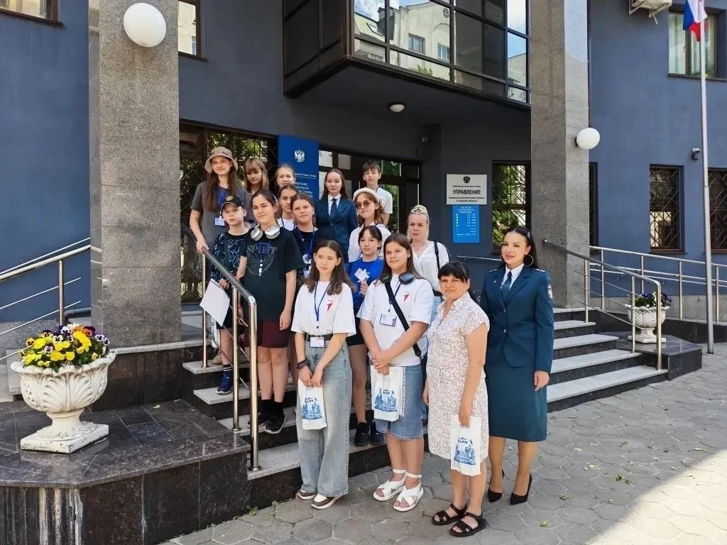 ⚡ Активисты нашей школы приняли участие в мероприятии, посвящённом работе налоговой службы, которое 