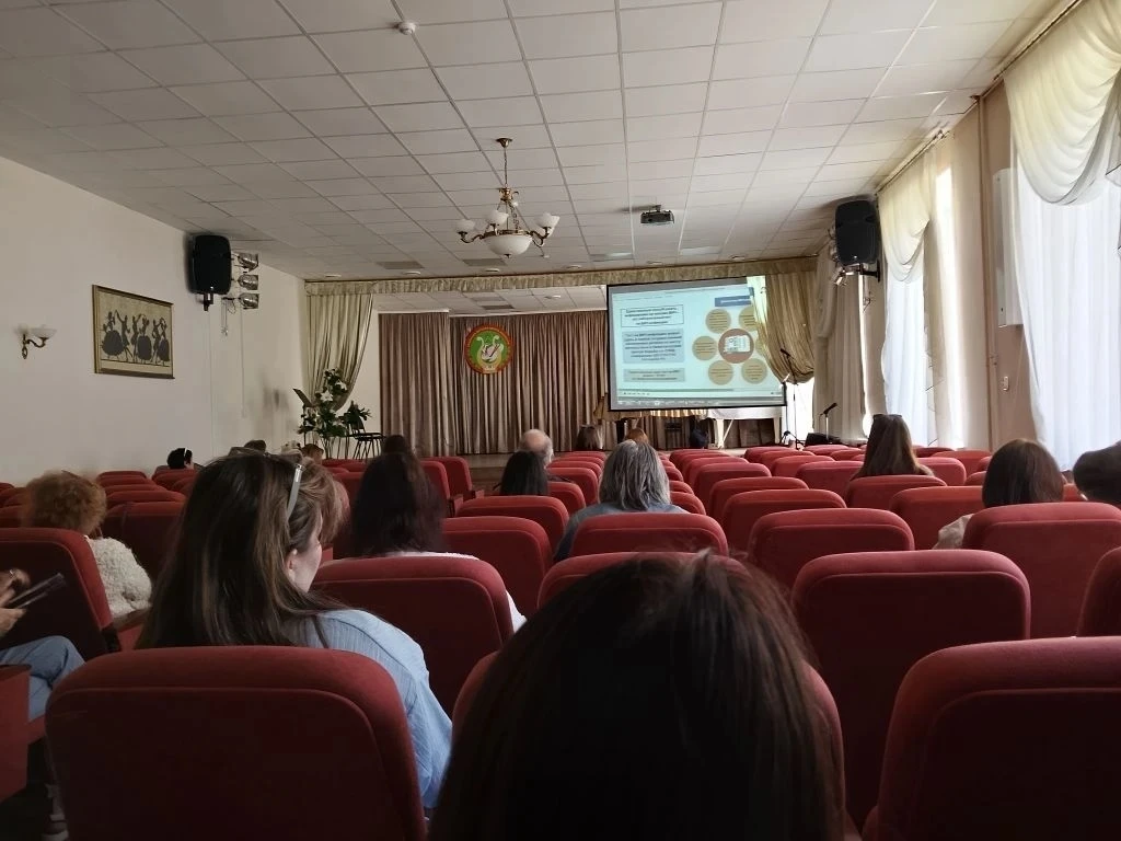 🎭 Важное за стенами классов
В УДШИ им. Пегова прошла беседа о ВИЧ/СПИДе и здоровом образе жизни.
Об