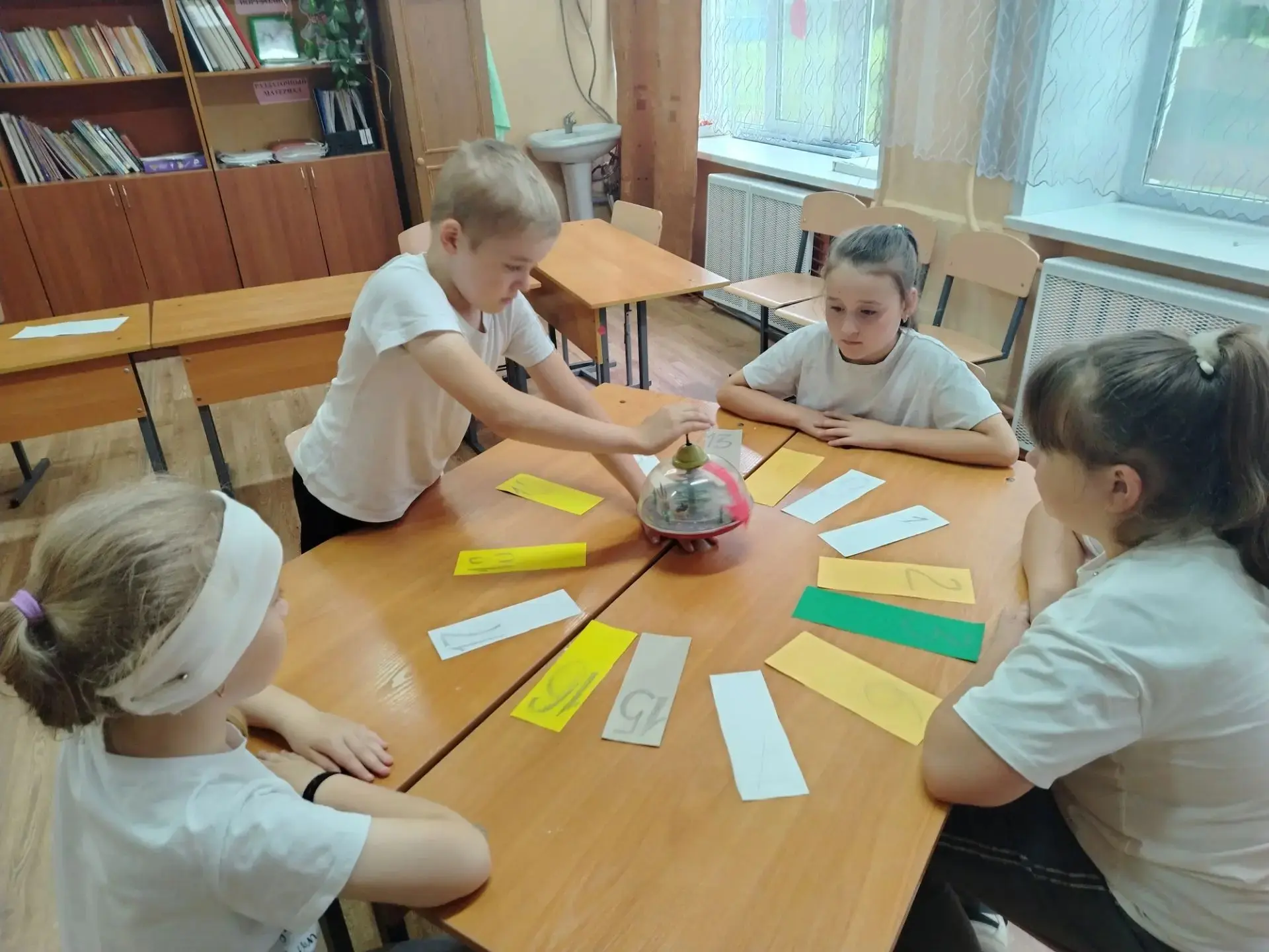 Восемнадцатый день нашего пришкольного лагеря, посвящённый теме «Мир глазами детей», подарил всем уч