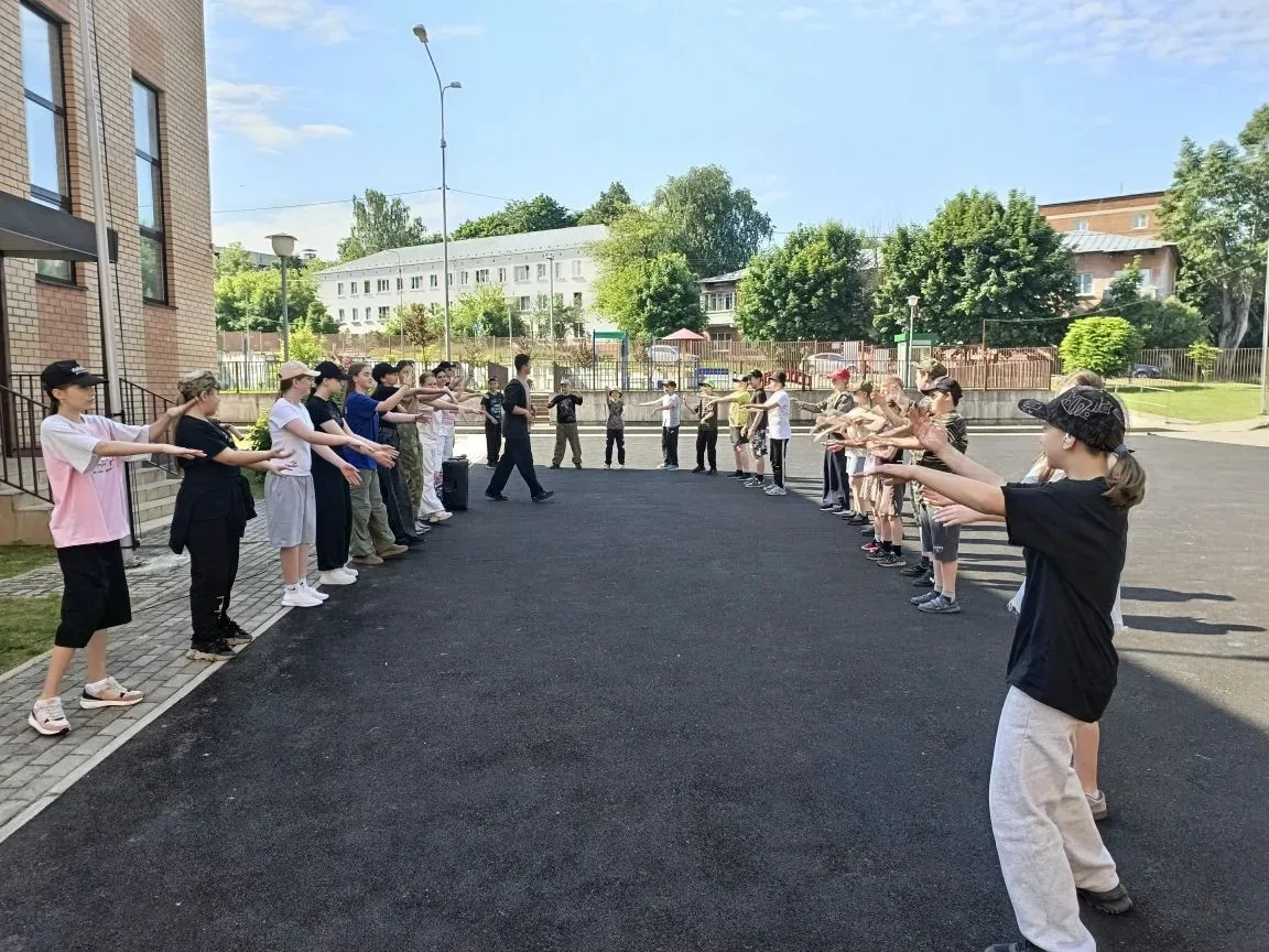 Вот и прошла первая неделя кадетского лагеря в Любучанской школе

Отряды всю неделю активно проводил
