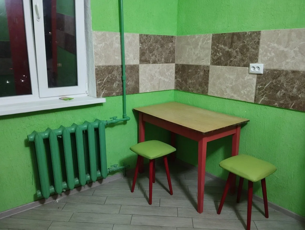 Продам , 2-комн,  ул. Фрунзе, 57 кв. м. 7 /12 эт.
косметический ремонт, МПО, трубы поменяли, на полу