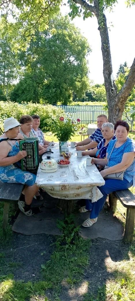 🤝Добрые соседи в с.Глебовка  собрались на уютное чаепитие. За неспешными разговорами они обсудили в