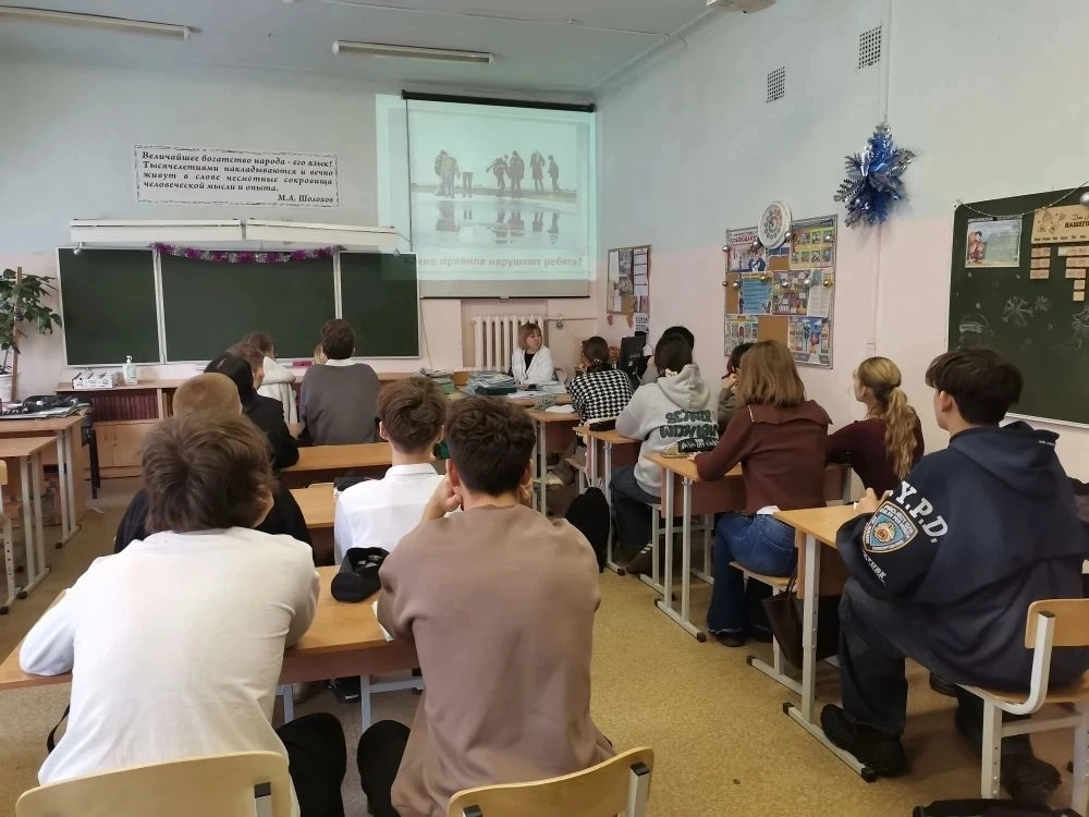 В зимний период важно помнить о безопасности на водных объектах, в связи с этим в школе были проведе