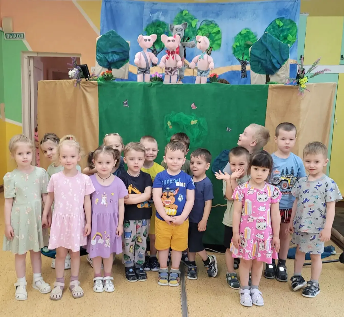 Сегодня в нашей второй младшей группе
 "Радуга" прошёл чудесный 
«День сказок»  - полный волшебства,