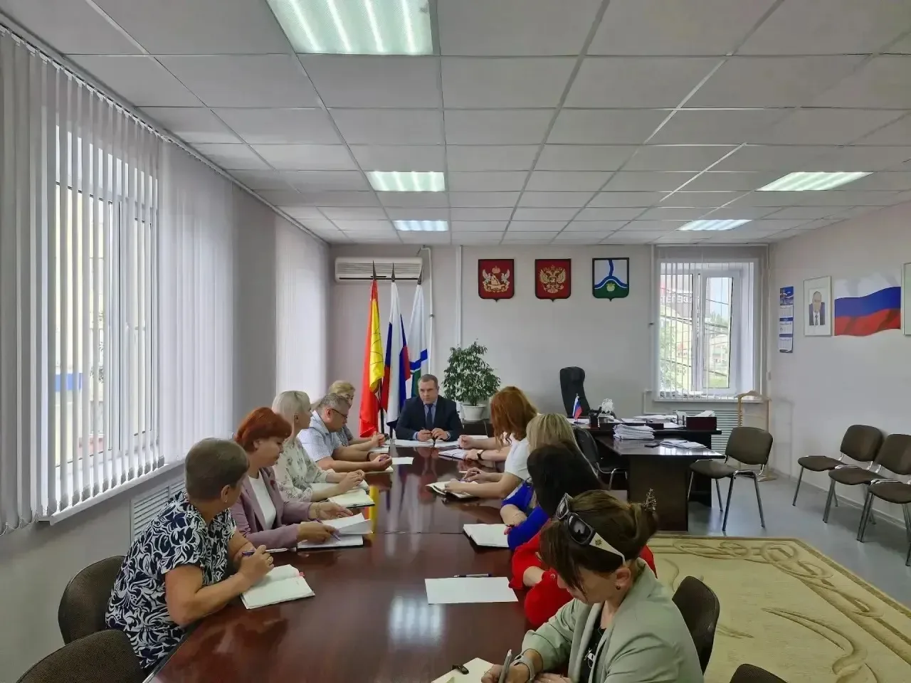 ✅ Глава города Максим Кисель провёл планёрки с руководителями отделов администрации, муниципальных у
