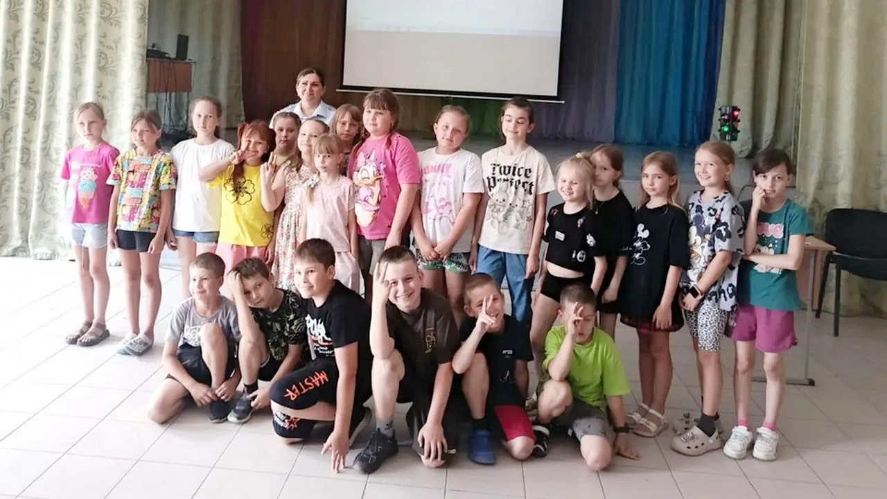 В ПРИШКОЛЬНОМ ЛАГЕРЕ «УЛЫБКА» ПРОШЛО ПРОФИЛАКТИЧЕСКОЕ МЕРОПРИЯТИЕ «В ГОРОДЕ БЕЗОПАСНЫХ ДОРОГ»
 
Сотр
