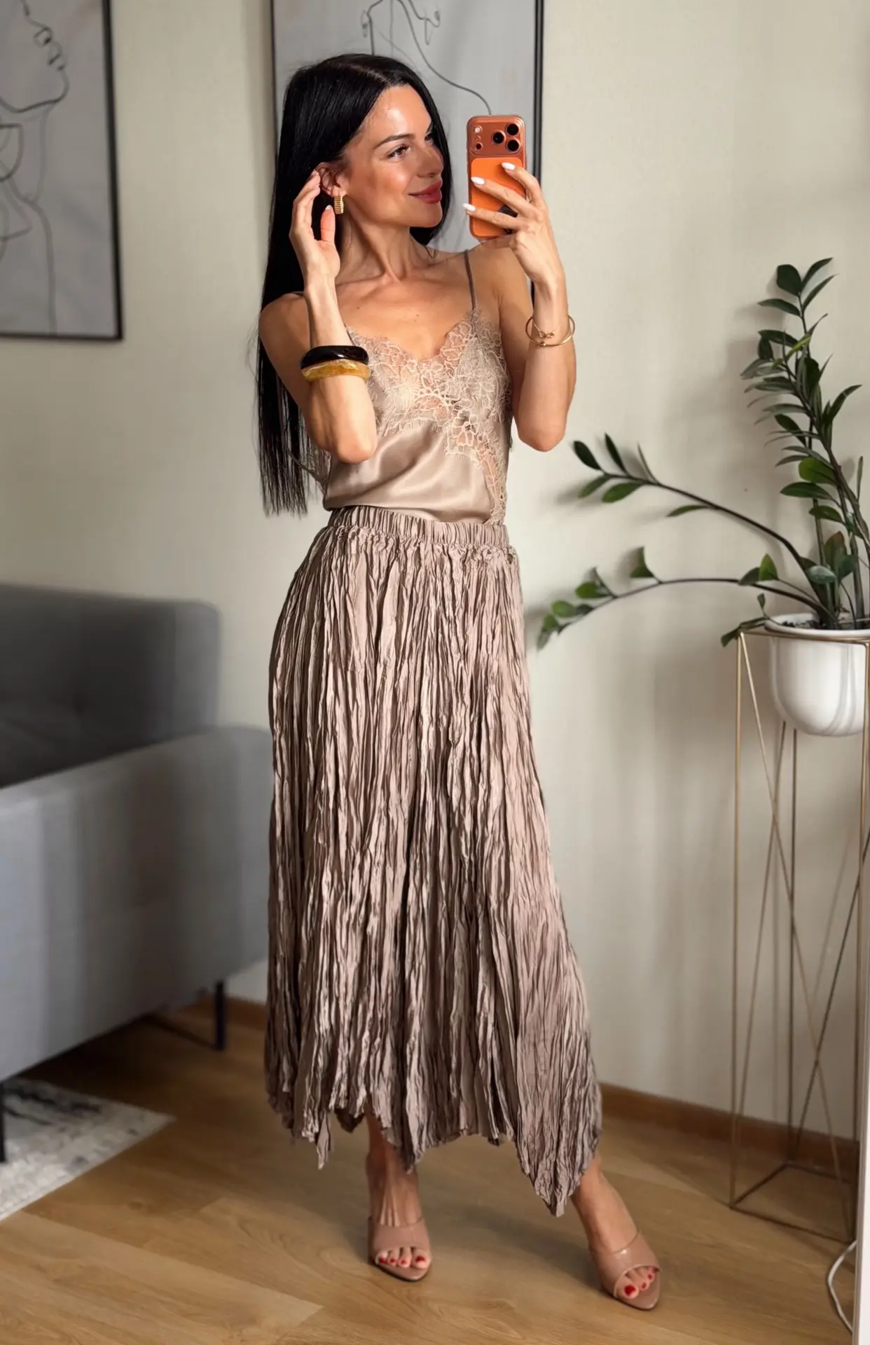 Очень Очень Оооооочень классная Юбка как в ZARA !

Девочки , это просто Вау !! Она обалденная, вживу