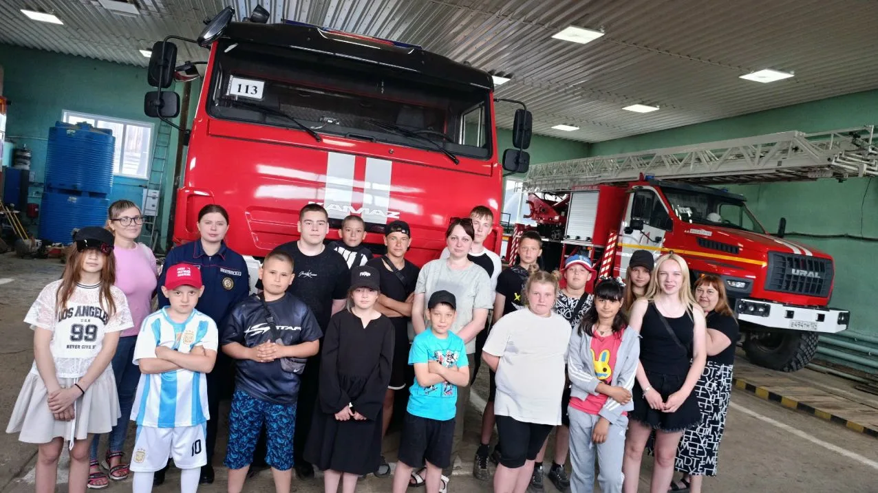 🚒 «Три богатыря в стране Первых» в гостях у пожарных!

В рамках акции «ЛДПД — Лето с пользой» воспи