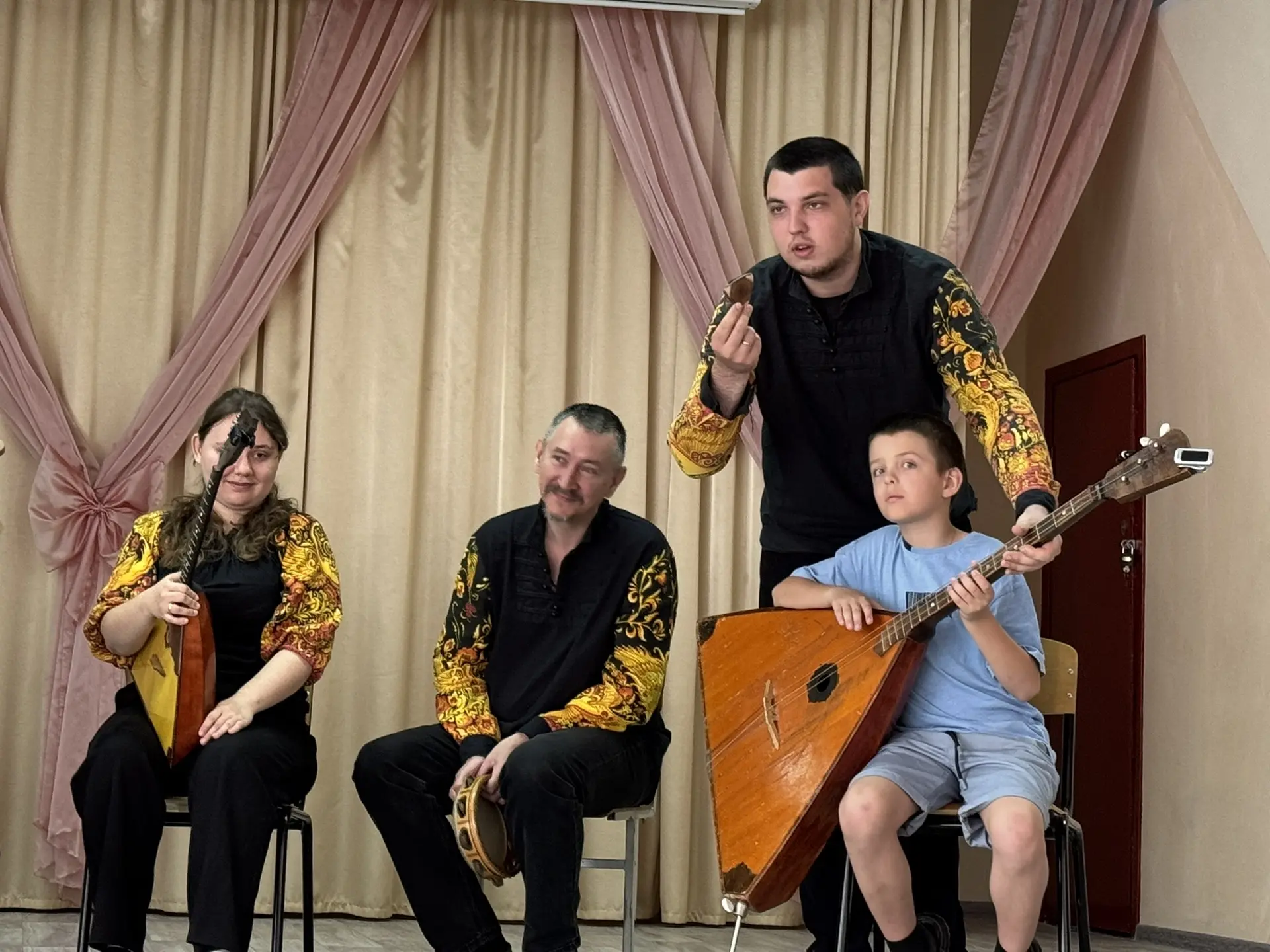 🪇 Сегодня школьный лагерь «Мечта» принимает невероятно творческих гостей