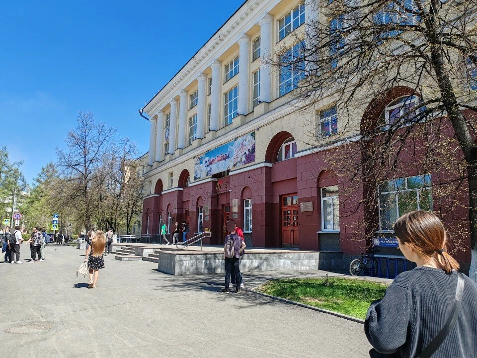Уважаемые коллеги!

В рамках сотрудничества КузГТУ с гимназией № 41 города Кемерово требуются препод