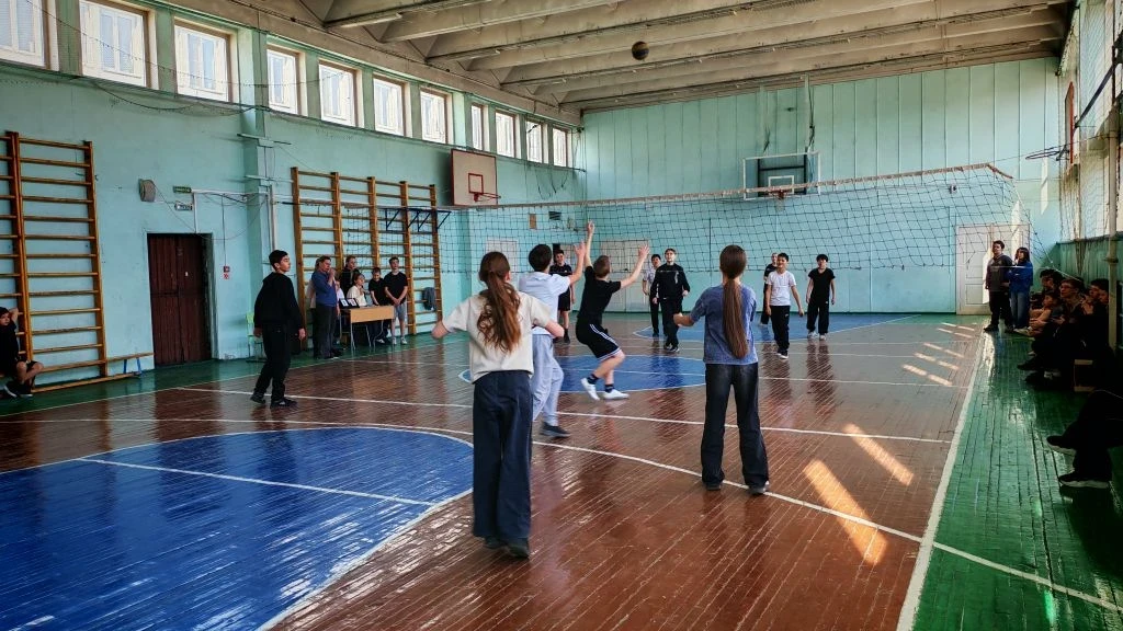 Школьные соревнования по пионерболу

Сегодня в нашей школе состоялось захватывающее спортивное мероп