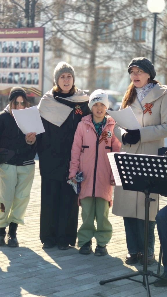 9 мая преподаватели Билибинской школы искусств провели акцию "Песни Победы". Два наших замечательных