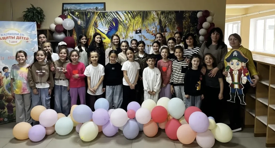 🌟 Ура, сегодня День защиты детей! В нашем лагере царит веселье: советник Шхахутова З.А. и вожатые п
