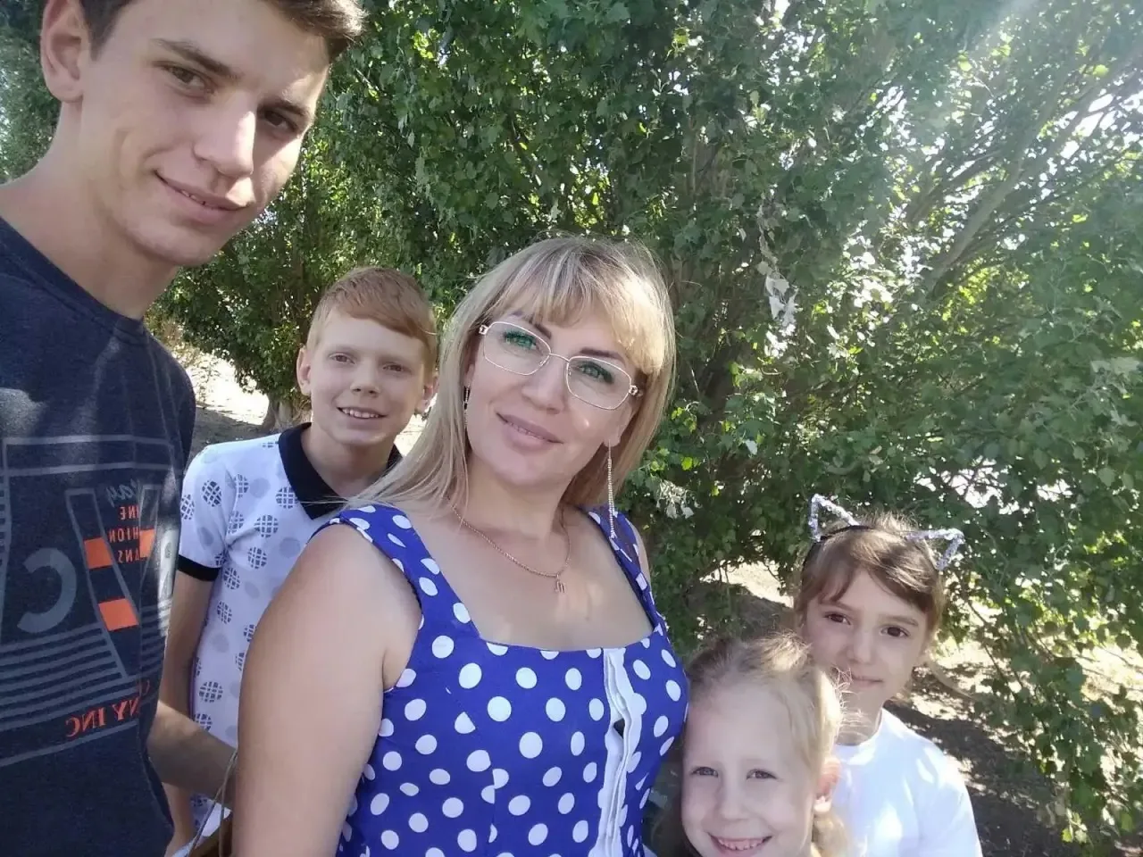 Сегодня хочу познакомить вас с каналом, который смотрю с удовольствием!

Знакомьтесь, это  Олеся, мн