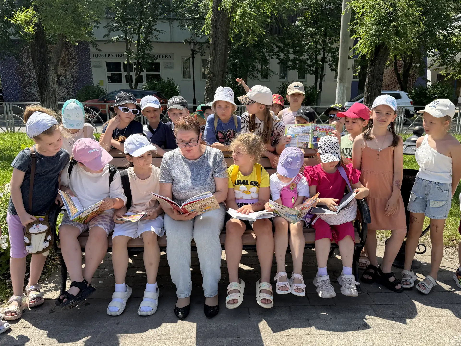 🌞Лето в городе - время для чтения на свежем воздухе!

Детский отдел Центральной городской библиотек