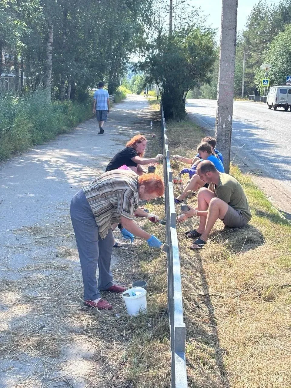 Не стали ждать коммунальщиков: жители Шудаяга сами вышли преображать поселок

Люди своими силами нач