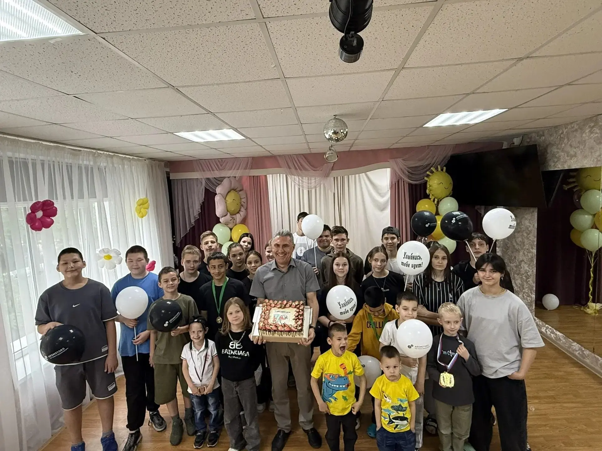В День защиты детей центр помощи детям "Созвездие" превратился в настоящую площадку для радости и ве