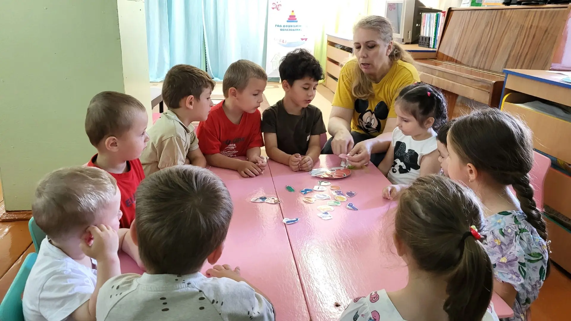 ✨Учим цвета играя: дидактическая игра «Подбери по цвету» 
 
В ходе игры дети учатся соотносить предм