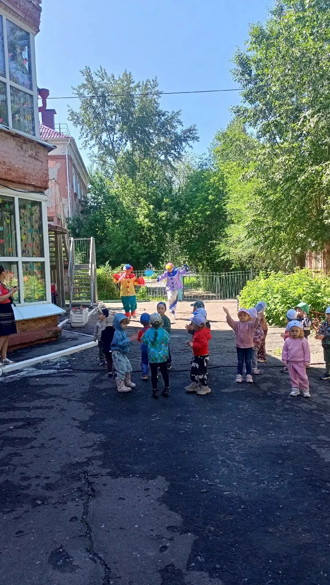 🎈 Ура! В нашем детском саду стартовало лето с невероятного праздника детства! 🤗 Развесёлые гости п