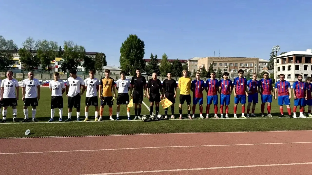 Вчера в Бугуруслане состоялась очередная игра в рамках Чемпионата Оренбургской области по футболу. Н