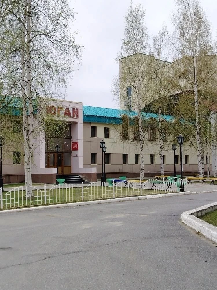 Майские сюжеты 

Месяц май наступил. 
Наконец-то пришли
Долгожданные тёплые 
Вешние дни. 

Озорница 