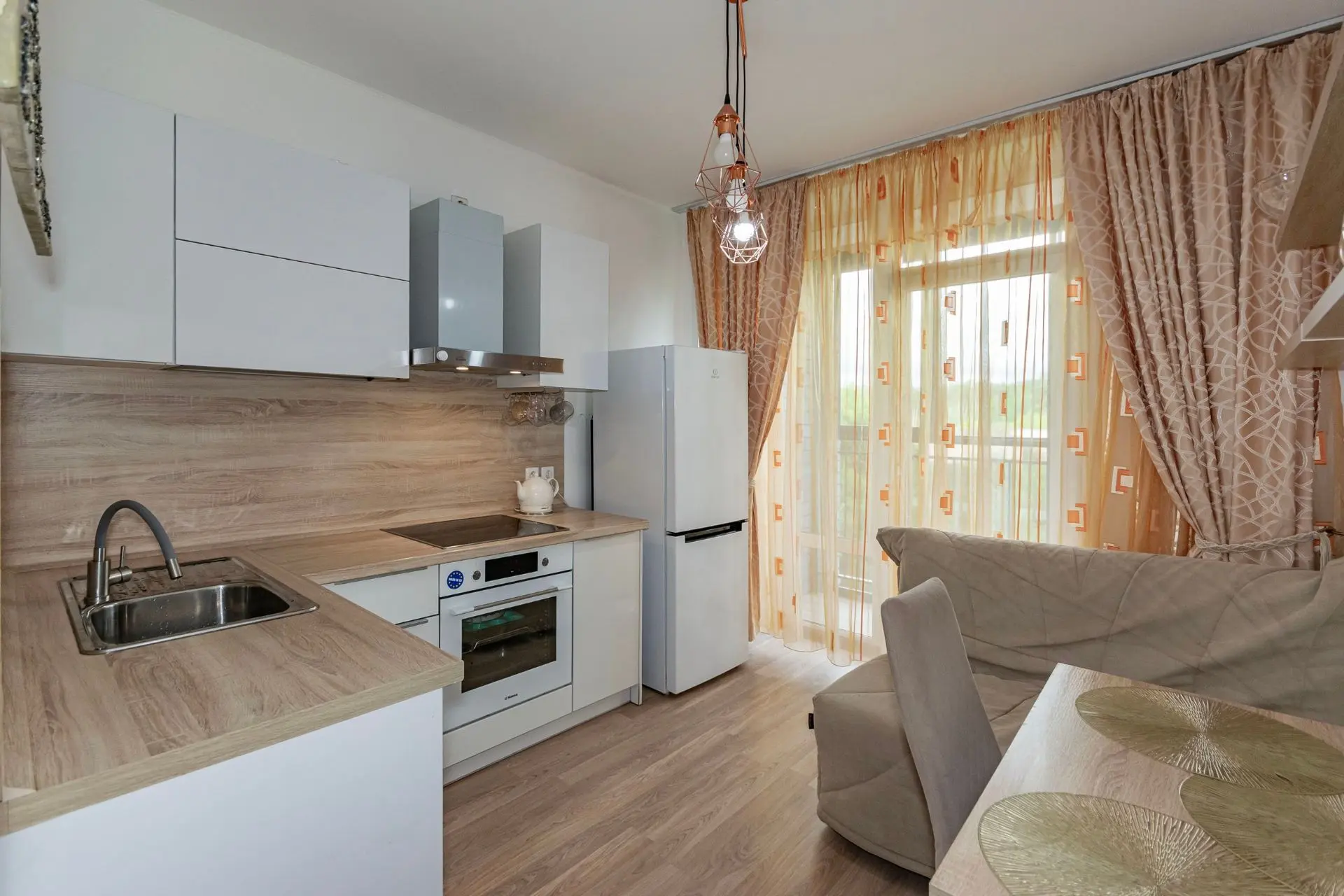 В продаже 1к квартира

📍Район: Уктус 
ЖК Просторы
ул. Водоемная 76
5/18этаж
Площадь:  38.8 м²
Год п