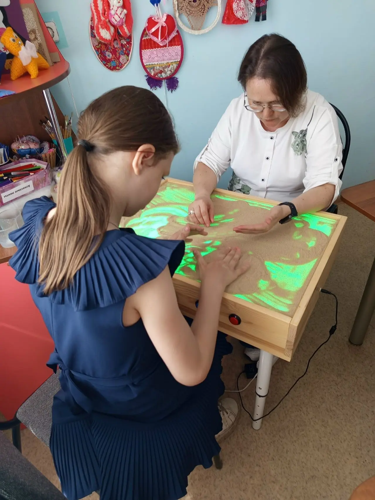 💫На базе отделения дневного пребывания специалисты по семье провели очередное занятие по пескотерап