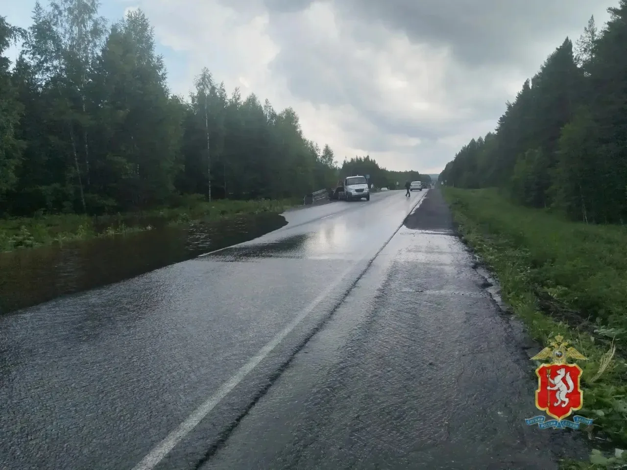 Вода размывает дороги: сразу на двух участках в Свердловской области нарушено движение 

Из-за перел