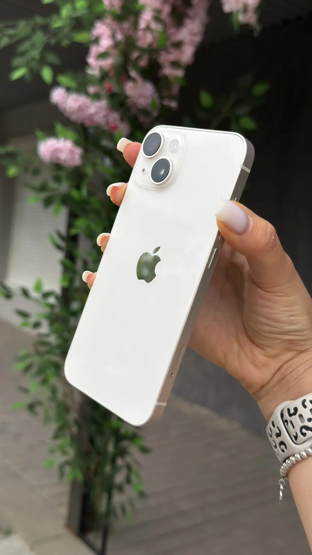 iPhone 14 | 128gb | Starlight 
Состояние аккумулятора: 82%

Хорошее внешнее состояние / Коробка / Те
