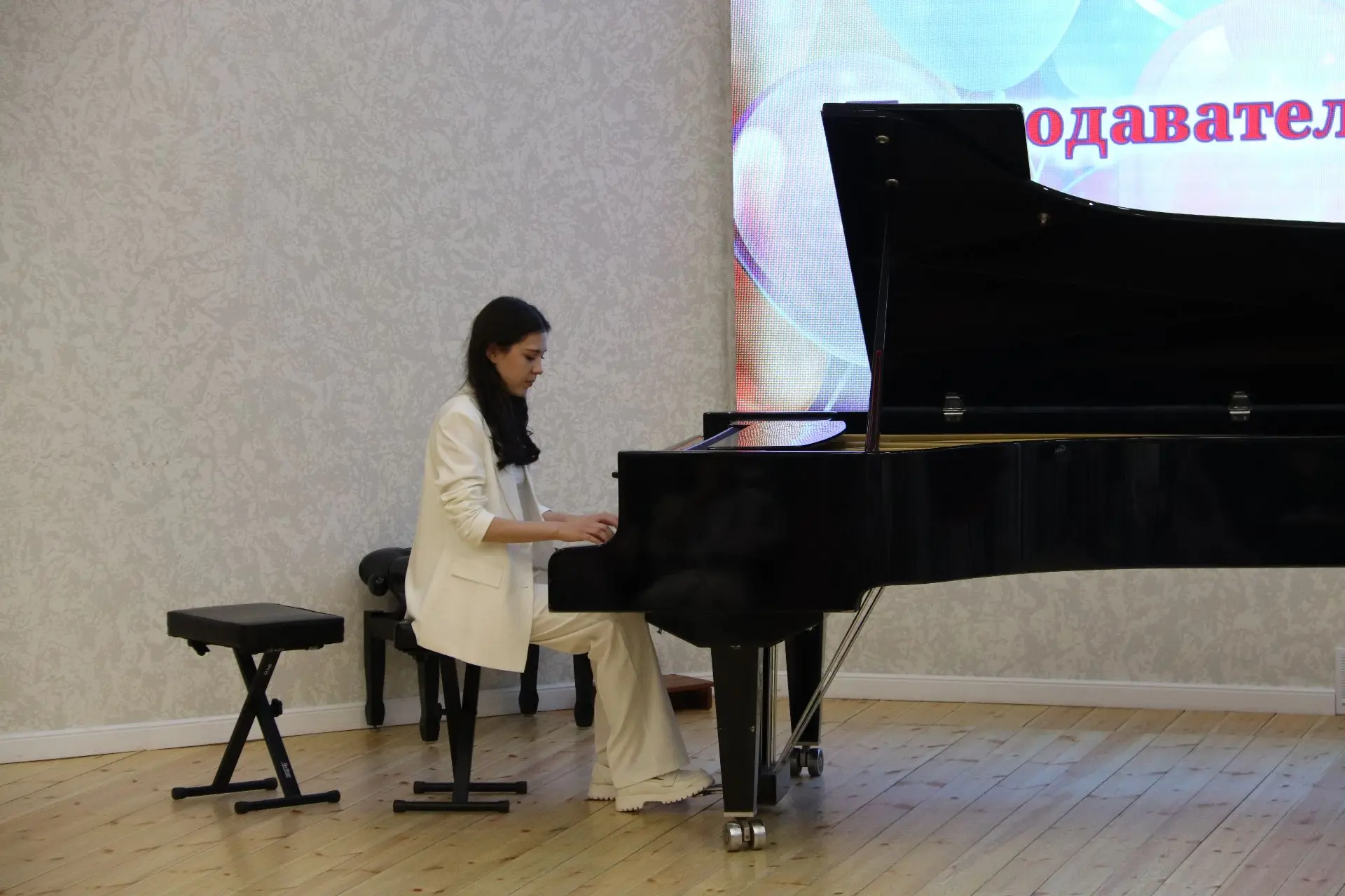 🎶 45-й, юбилейный: музыка, краски и танец в одном дыхании 🎨💃

10 июня в Детской школе искусств со