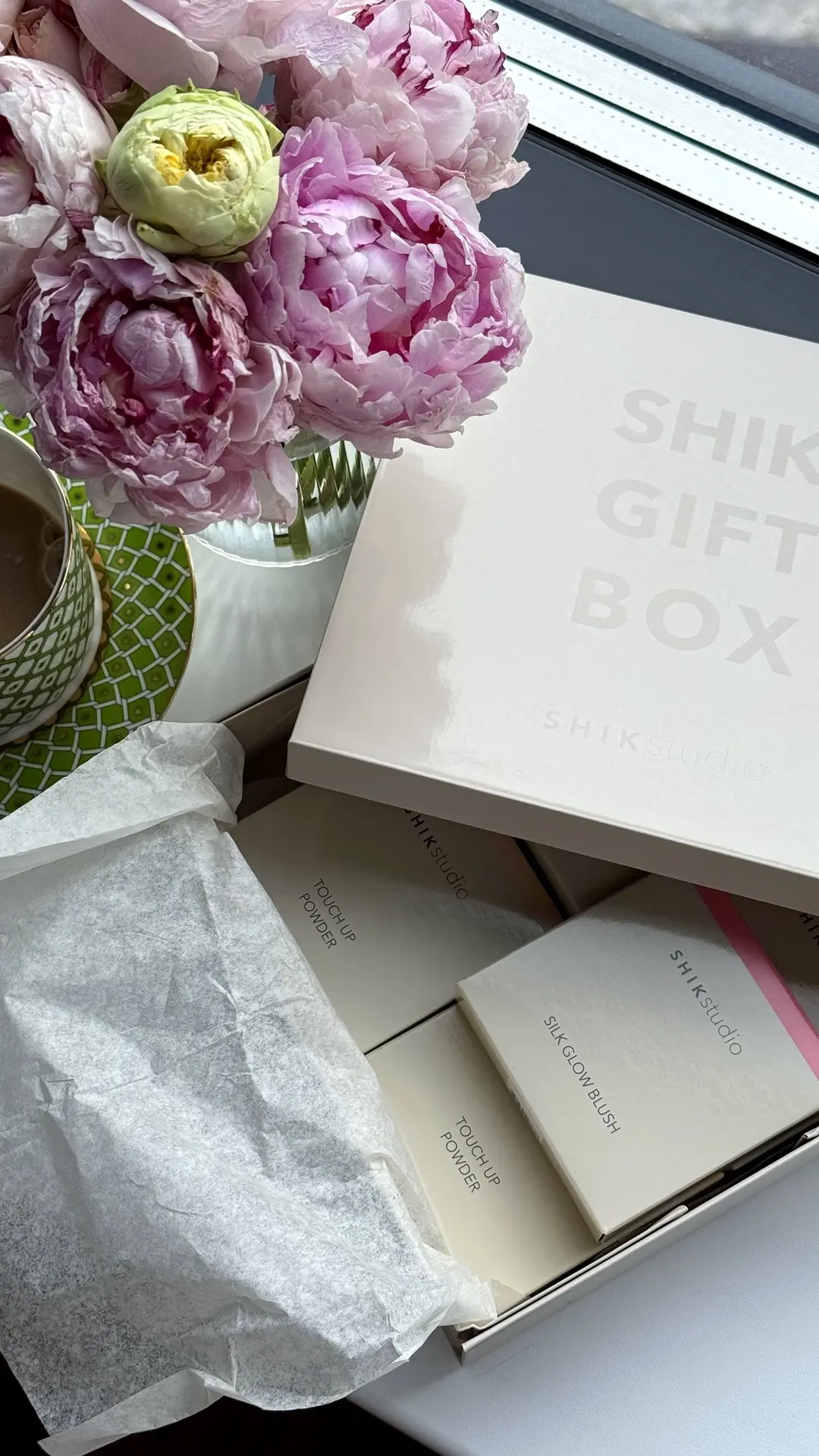 подъехали новиночки от SHIKstudio — компактные румяна и пудры, по 3 универсальных оттенка каждого пр