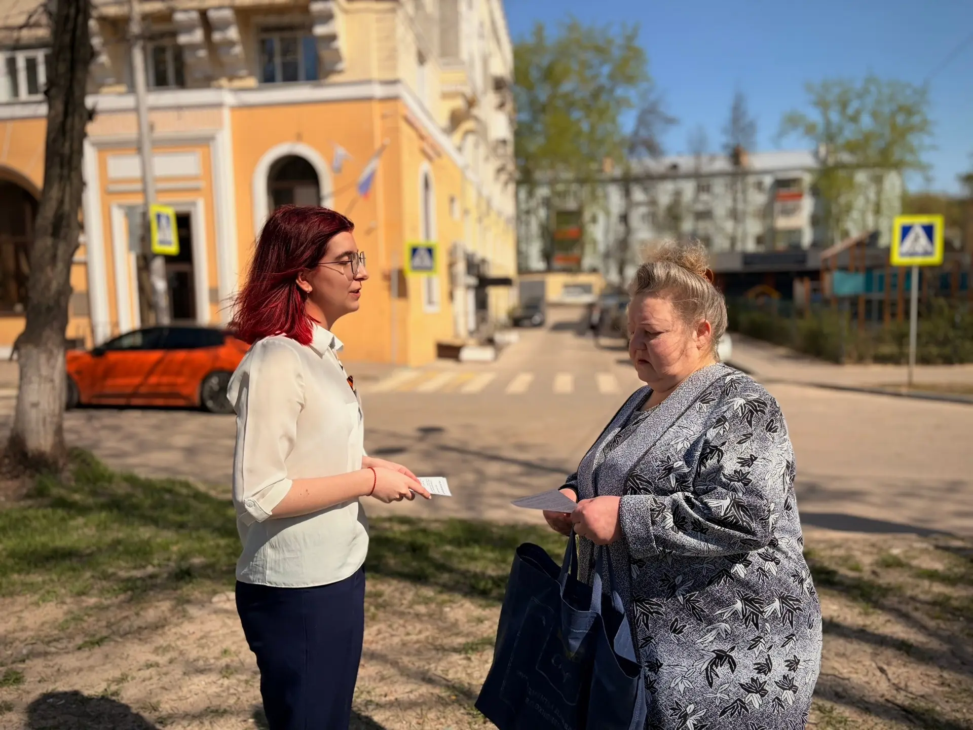 5 мая, в честь Всемирного дня общения, сотрудники библиотеки им. Т.Г. Шевченко провели уличную акцию