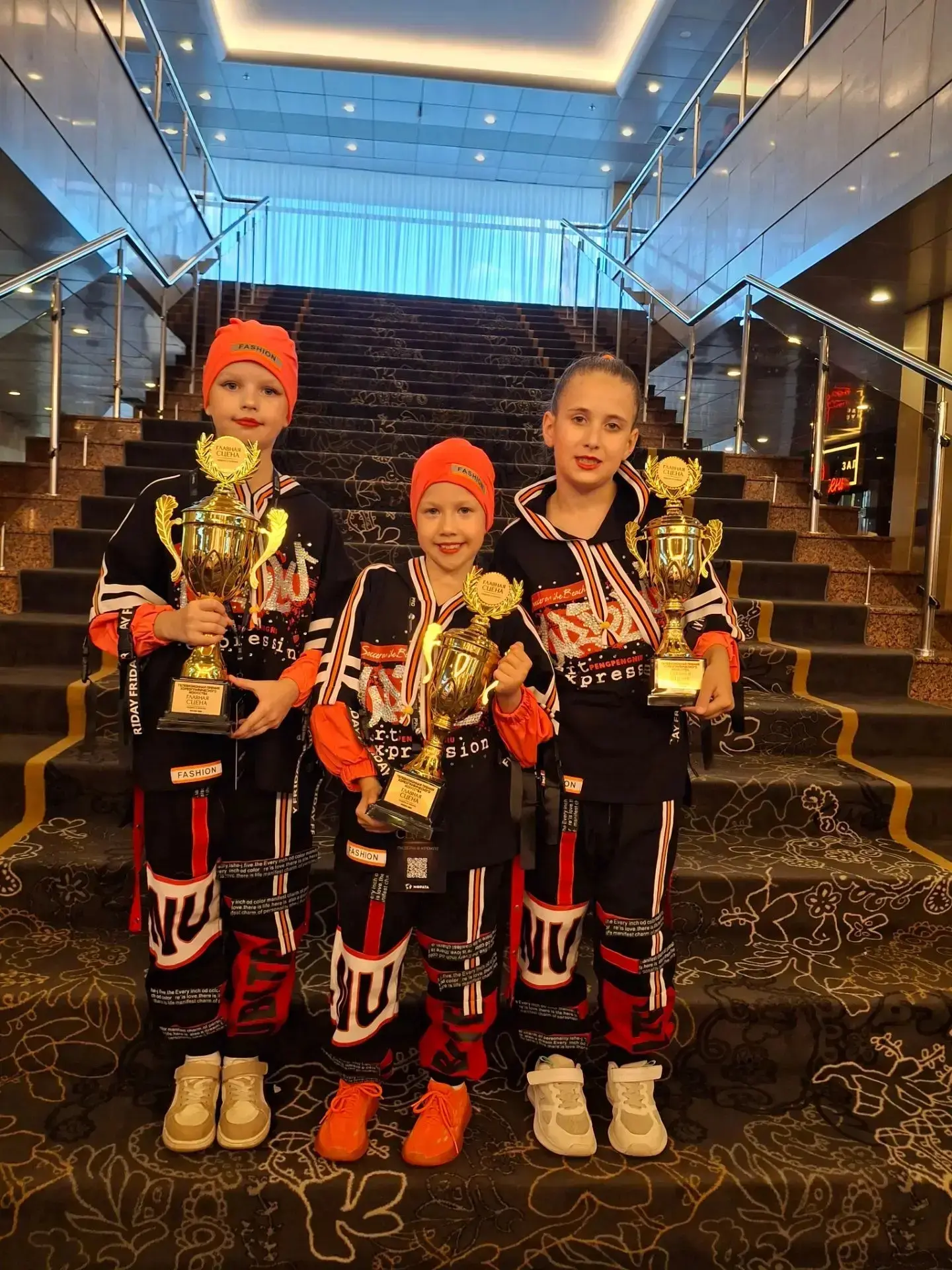 Знай наших! 👏🏆

С огромной гордостью сообщаем о блестящей победе наших учениц на главной танцеваль
