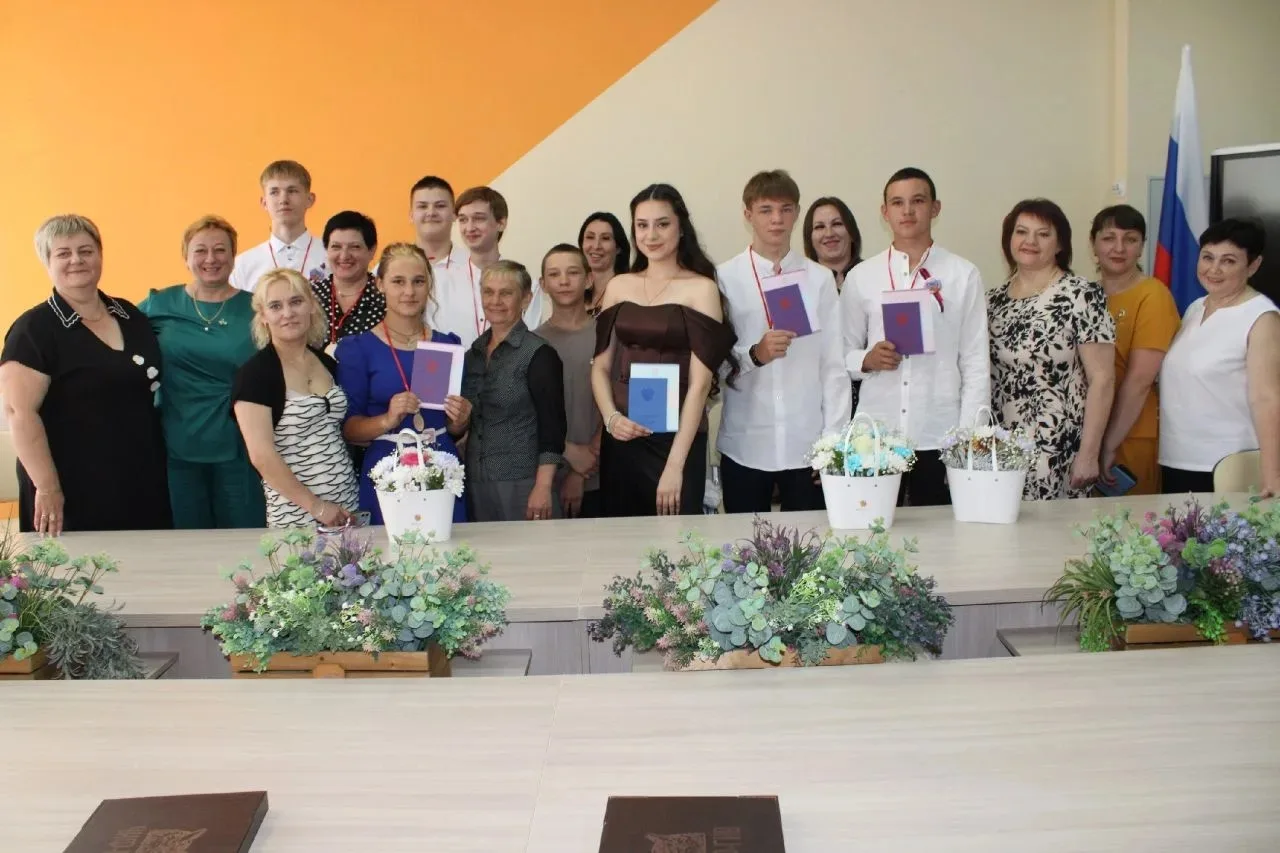 Дорогие наши, выпускники!Сегодня особенный день, к которому мы вместе шли долгие годы. Этот аттестат