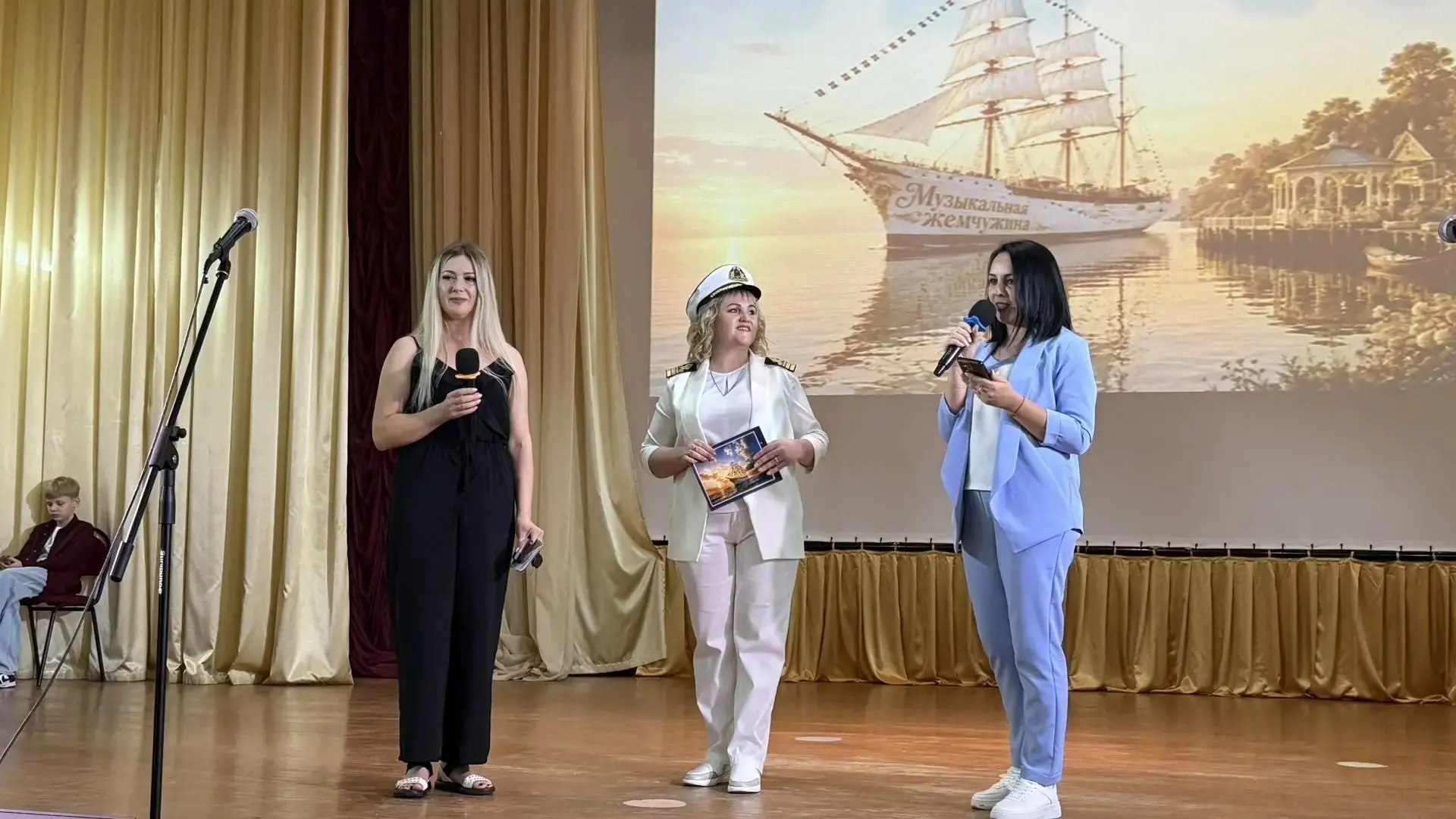 ✨Сегодня в детской школе искусств состоялся выпускной вечер «По волнам искусства». Это событие ознам