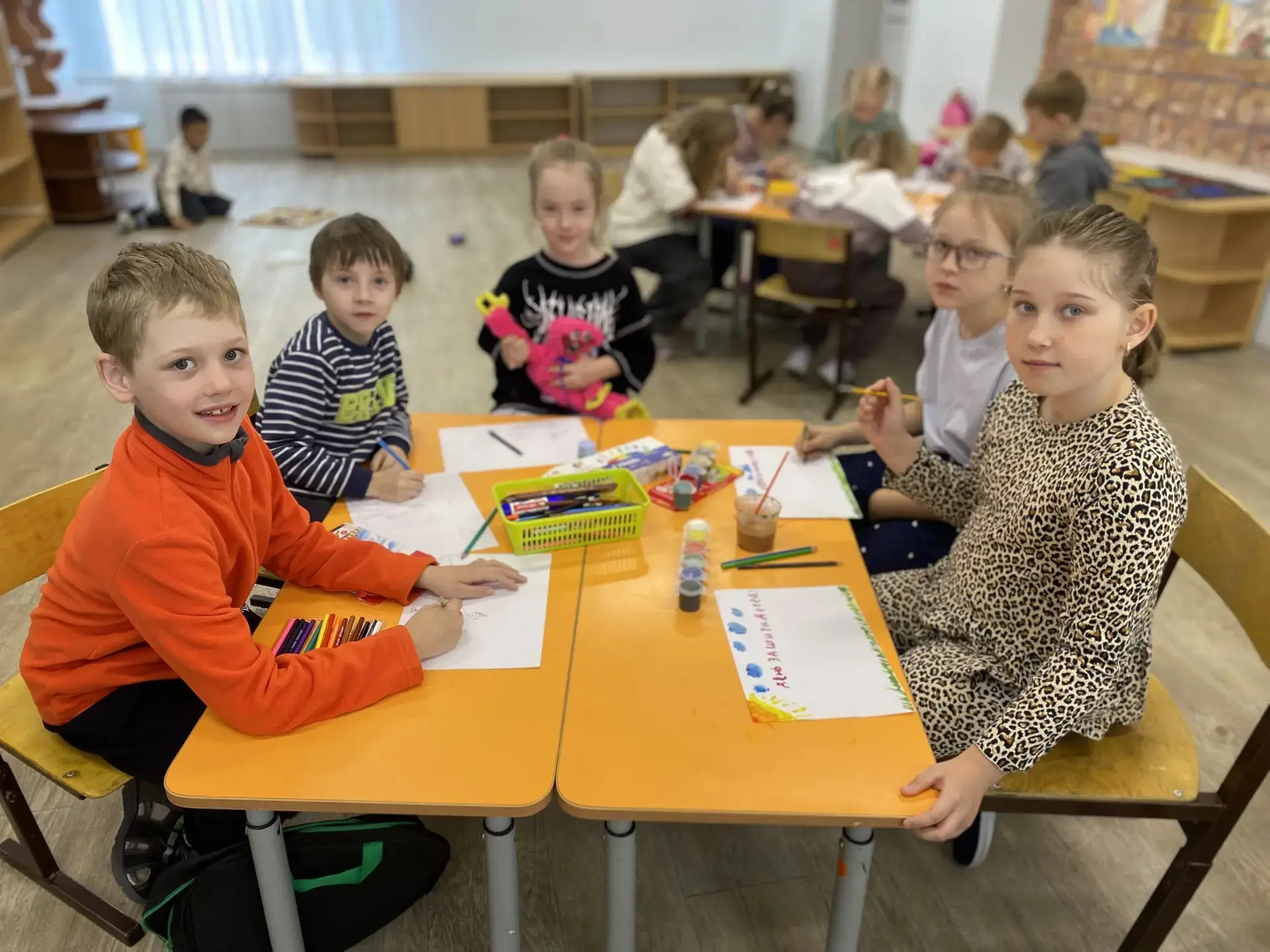 🎨 **Творческие мастерские открыли свои двери!** 🎨

В лагере «Ласточка» заработали творческие масте