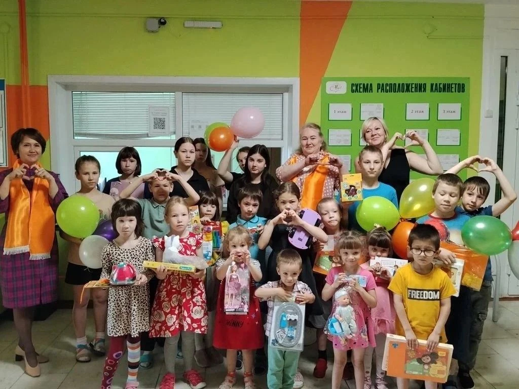Сегодня, в День защиты детей наши депутаты Думы Елена Черных и Лариса Кошелева поздравили с праздник
