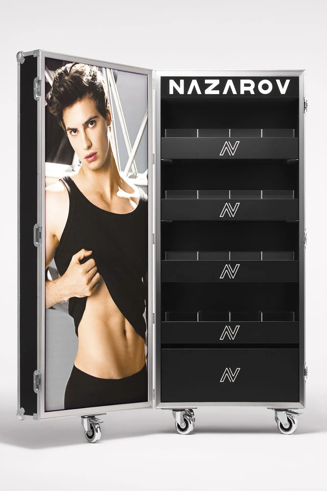 Корнер бренда мужского нижнего белья Nazarov.

Скоро в Москве!

#Nazarov #ЗакулисьеМужскогоГардероба
