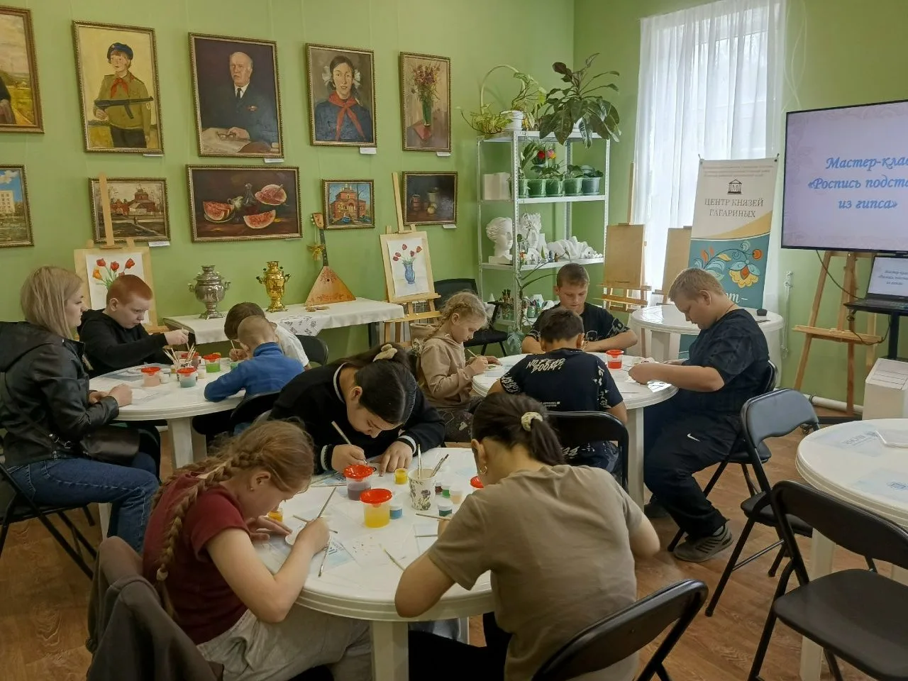 Воспитанники пришкольного лагеря МБОУ "Центр образования №4" посетили Культурный центр князей Гагари