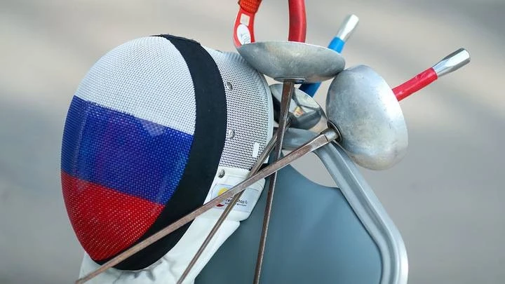 РОССИЙСКИЕ ФЕХТОВАЛЬЩИКИ СНОВА В СТРОЮ - С ФЛАГОМ И ГИМНОМ! 🤺🇷🇺

Новость, которую так долго ждали