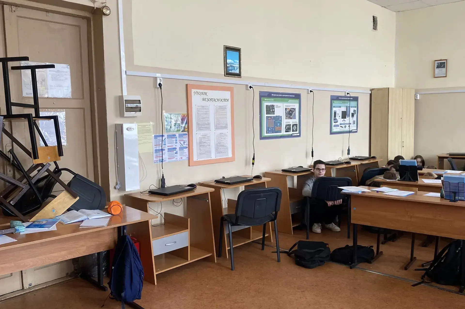 Сегодня, 21 апреля, МБОУ МУК присоединился к плановым всероссийским учениям. В ходе мероприятия сотр
