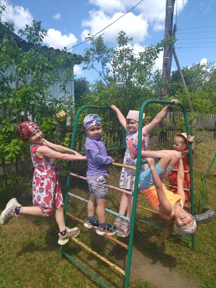 💥Дружба — это мы! 🤼‍♂️🤼‍♀️

Сегодня наш детский сад  превратился в настоящую территорию улыбок, к