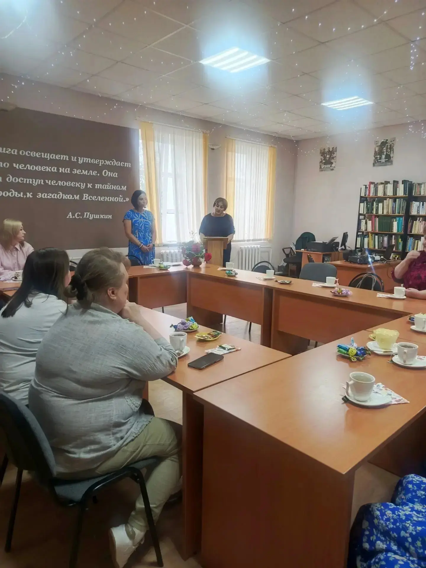 В Духовницком районе стартовала региональная конференция "Малая Родина-большая любовь".
В здании рай