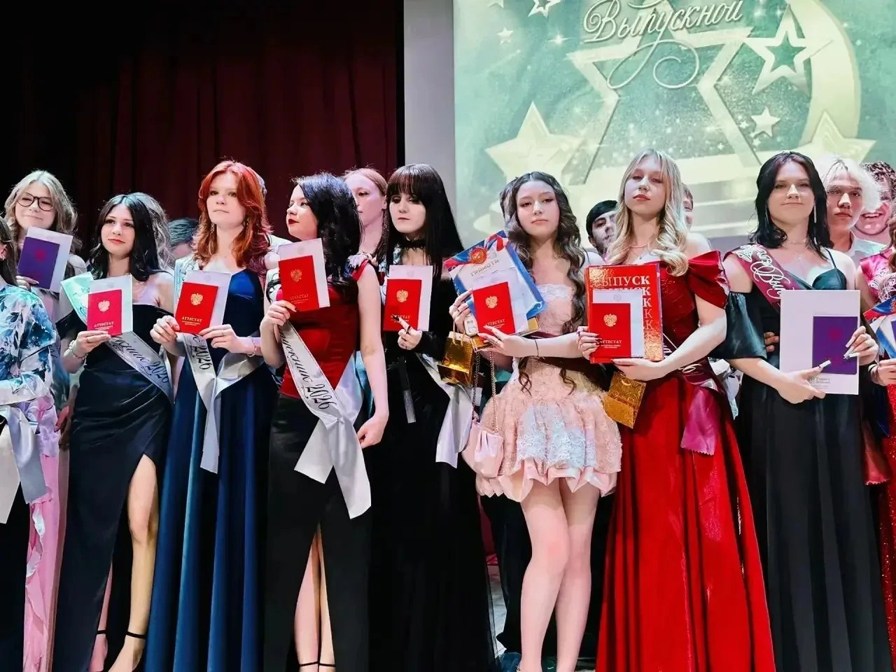 🎓 Дорогие выпускники 9-х классов! Сегодня ваш день! 🌟

27 июня 2026 года в нашей школе прошла торж
