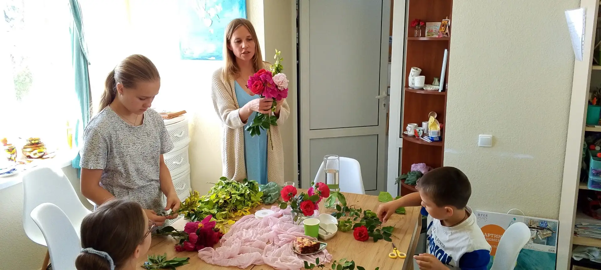 В Форосском поселковом клубе дети и родители совместно провели творческое  занятие 🫶 На семейном ма
