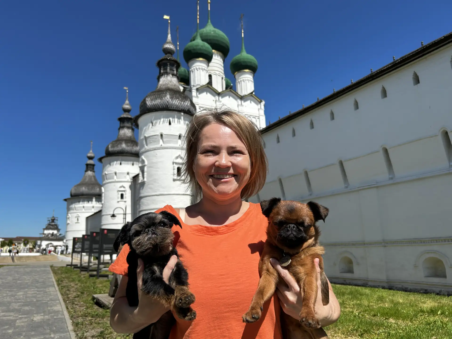 Ростов Великий и списки белые

В выходные мы с Серёгой и нашими гриффонами Клёпинькой и Лушкой решил